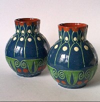 picture of two pots